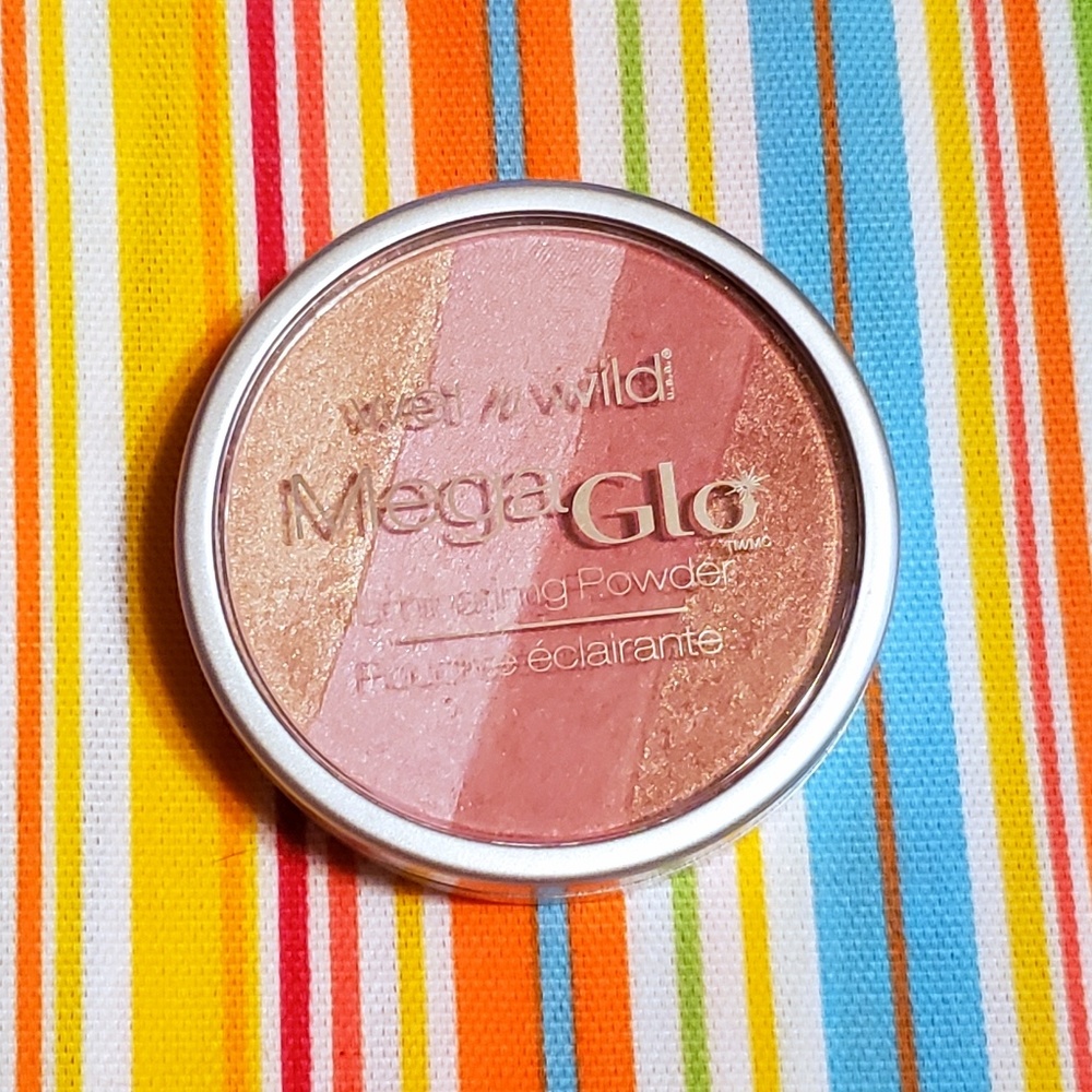 🌺Wet N Wild Mega Glo Highlighter